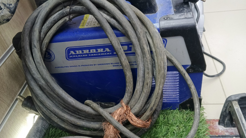 Сварочный аппарат - инвертор ММА Aurora Inter 200 Tube