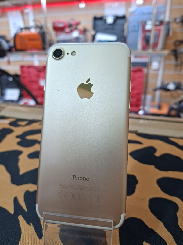 Мобильный телефон Apple iPhone 7